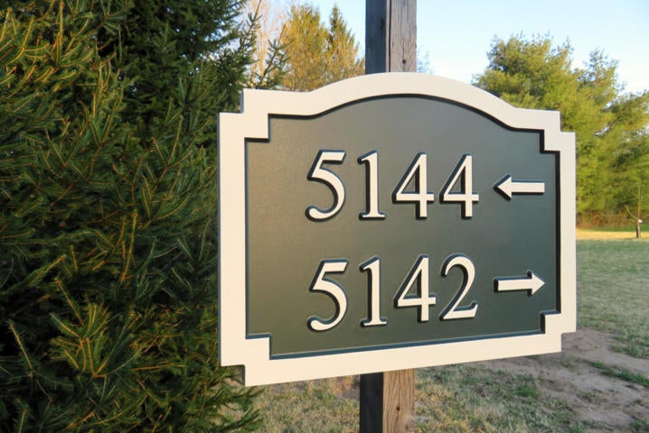 Multiple address number sign with directional arrows