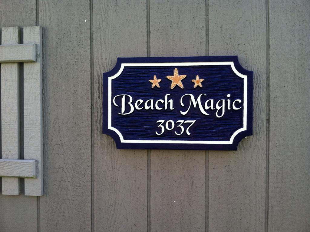Custom Carved Family Name and Address sign with 3 starfish (LN59) - The Carving Company