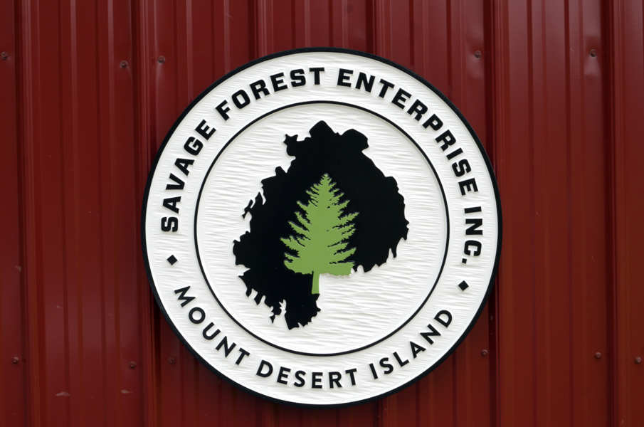 Tree service business sign round shape