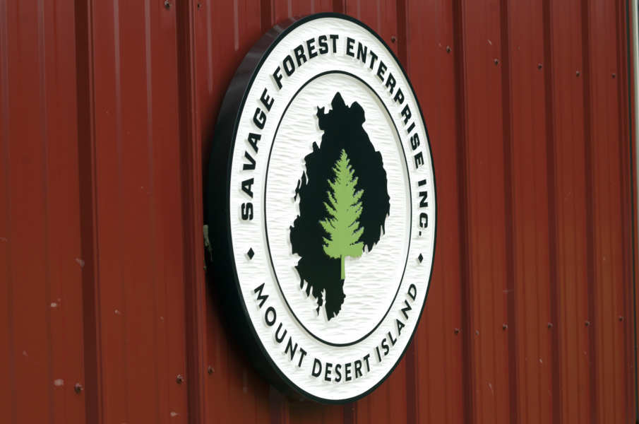 Tree service small business sign round shape painte white green and black
