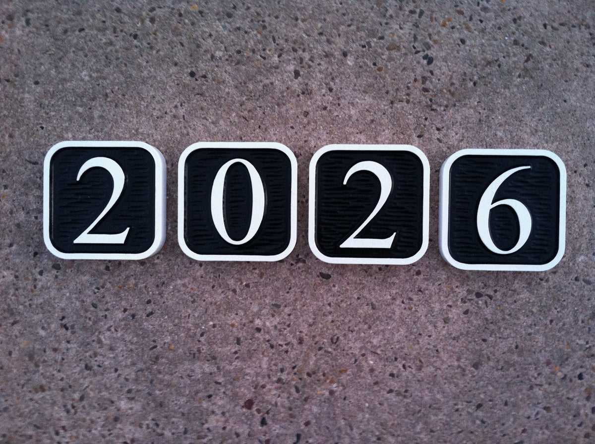 Individual number signs build a house number