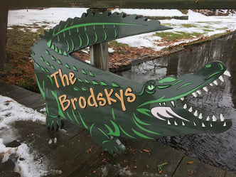 Personalized Last Name Entrance Sign With Alligator (LN39) - The Carving Company