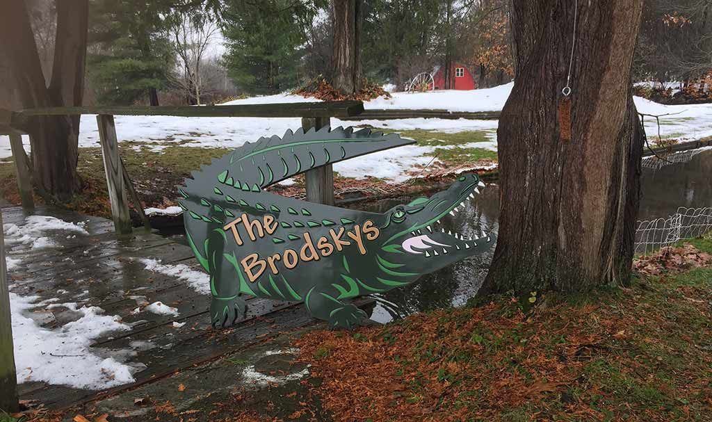 Personalized Last Name Entrance Sign With Alligator (LN39) - The Carving Company